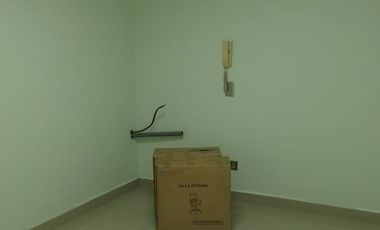 Venta Oficina piso 2 , 50 mts2, cocina , tres espacios separados, baño, cocina, estacionamiento, bodega.