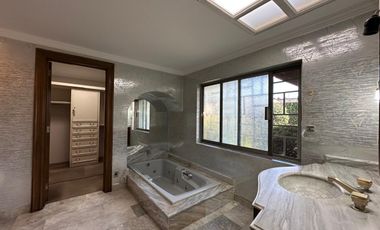 RESIDENCIA EN RENTA EN COLONIA CIPRES TOLUCA