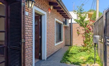 VENTA CASA 3 DORMITORIOS-QUINCHO-COCHERA