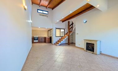 VENTA CASA 3 DORMITORIOS-QUINCHO-COCHERA