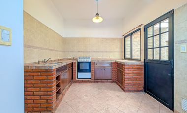 VENTA CASA 3 DORMITORIOS-QUINCHO-COCHERA