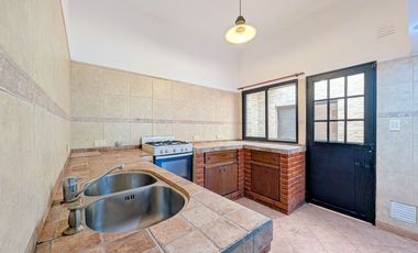 VENTA CASA 3 DORMITORIOS-QUINCHO-COCHERA