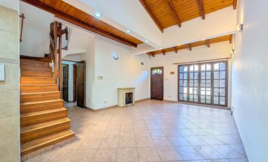 VENTA CASA 3 DORMITORIOS-QUINCHO-COCHERA