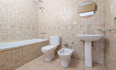 VENTA CASA 3 DORMITORIOS-QUINCHO-COCHERA