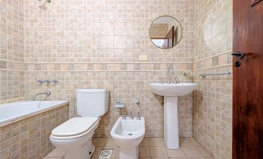 VENTA CASA 3 DORMITORIOS-QUINCHO-COCHERA