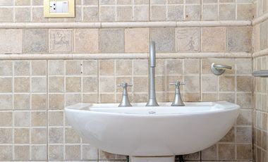 VENTA CASA 3 DORMITORIOS-QUINCHO-COCHERA