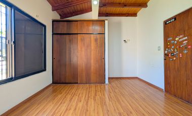 VENTA CASA 3 DORMITORIOS-QUINCHO-COCHERA