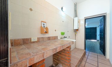 VENTA CASA 3 DORMITORIOS-QUINCHO-COCHERA