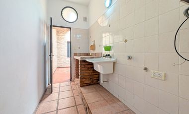 VENTA CASA 3 DORMITORIOS-QUINCHO-COCHERA