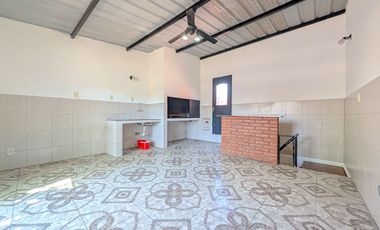 VENTA CASA 3 DORMITORIOS-QUINCHO-COCHERA