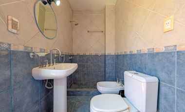 VENTA CASA 3 DORMITORIOS-QUINCHO-COCHERA