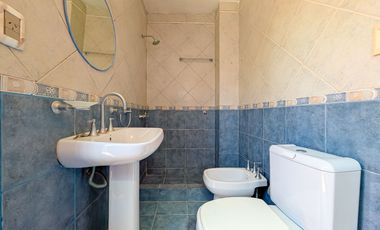 VENTA CASA 3 DORMITORIOS-QUINCHO-COCHERA