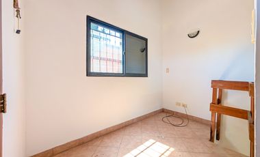 VENTA CASA 3 DORMITORIOS-QUINCHO-COCHERA