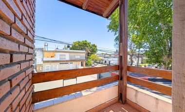 VENTA CASA 3 DORMITORIOS-QUINCHO-COCHERA