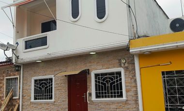 CASA DE VENTA EN URBANIZACION VILLA ESPAÑA, ETAPA SEVILLA, GUAYAQUIL ECUADOR