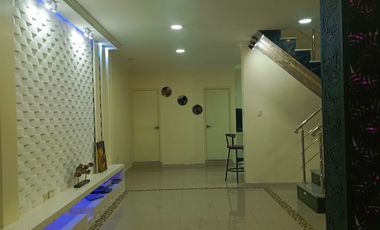 CASA DE VENTA EN URBANIZACION VILLA ESPAÑA, ETAPA SEVILLA, GUAYAQUIL ECUADOR