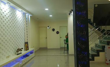 CASA DE VENTA EN URBANIZACION VILLA ESPAÑA, ETAPA SEVILLA, GUAYAQUIL ECUADOR