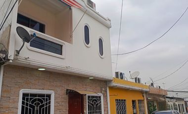 CASA DE VENTA EN URBANIZACION VILLA ESPAÑA, ETAPA SEVILLA, GUAYAQUIL ECUADOR