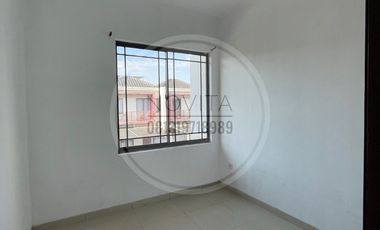 Dijual Rumah 3 BR + 1 Hadap Utara di Green Lake City Cluster Asia  - 2 Lantai, Unfurnished