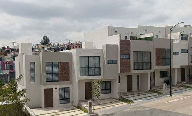 CASA EN VENTA EN AV CENTRAL TERRALTA CENTRAL TLAQUEPAQUE
