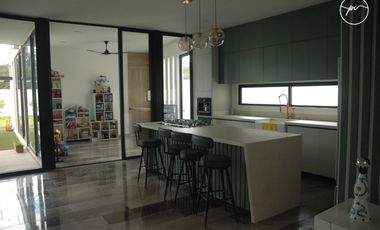 Casa en venta en Fraccionamiento Zendera, totalmente nueva a unos pasos de la casa club