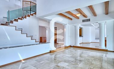 Casa en Venta en Cancún en Residencial Isla Dorada a Pie de Canal