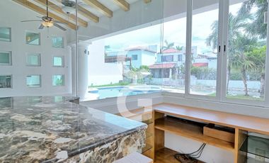 Casa en Venta en Cancún en Residencial Isla Dorada a Pie de Canal