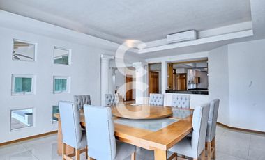 Casa en Venta en Cancún en Residencial Isla Dorada a Pie de Canal