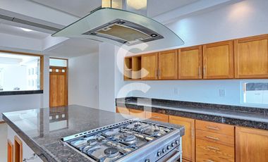 Casa en Venta en Cancún en Residencial Isla Dorada a Pie de Canal