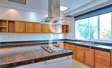 Casa en Venta en Cancún en Residencial Isla Dorada a Pie de Canal