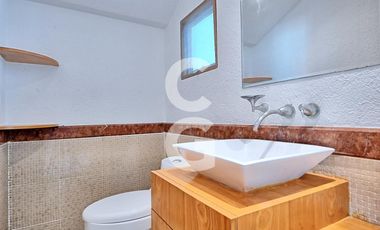 Casa en Venta en Cancún en Residencial Isla Dorada a Pie de Canal