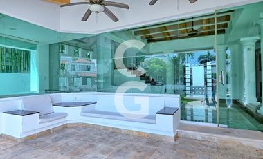 Casa en Venta en Cancún en Residencial Isla Dorada a Pie de Canal