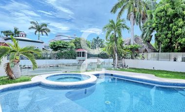 Casa en Venta en Cancún en Residencial Isla Dorada a Pie de Canal