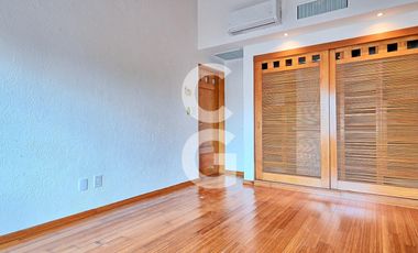 Casa en Venta en Cancún en Residencial Isla Dorada a Pie de Canal