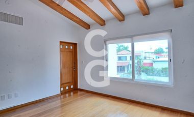 Casa en Venta en Cancún en Residencial Isla Dorada a Pie de Canal