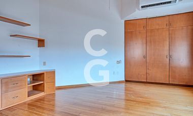 Casa en Venta en Cancún en Residencial Isla Dorada a Pie de Canal