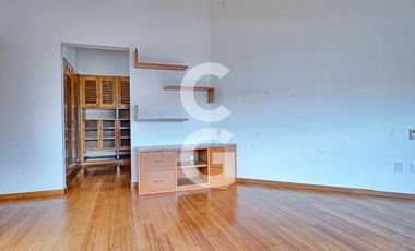 Casa en Venta en Cancún en Residencial Isla Dorada a Pie de Canal