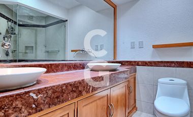 Casa en Venta en Cancún en Residencial Isla Dorada a Pie de Canal