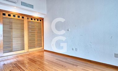 Casa en Venta en Cancún en Residencial Isla Dorada a Pie de Canal