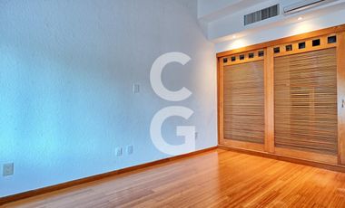 Casa en Venta en Cancún en Residencial Isla Dorada a Pie de Canal