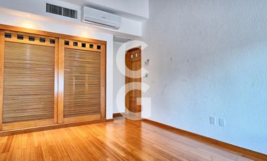 Casa en Venta en Cancún en Residencial Isla Dorada a Pie de Canal