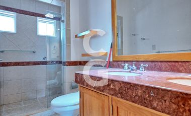 Casa en Venta en Cancún en Residencial Isla Dorada a Pie de Canal