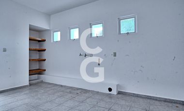 Casa en Venta en Cancún en Residencial Isla Dorada a Pie de Canal