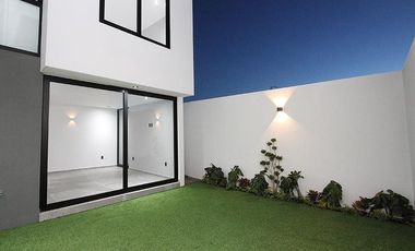 HERMOSA CASA EN PRIVADA PARQUE REAL