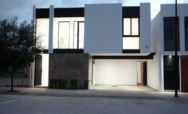 HERMOSA CASA EN PRIVADA PARQUE REAL