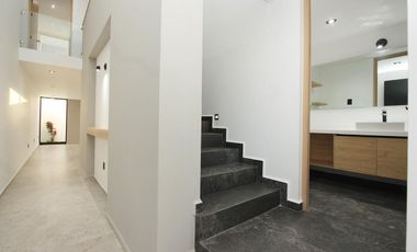 HERMOSA CASA EN PRIVADA PARQUE REAL