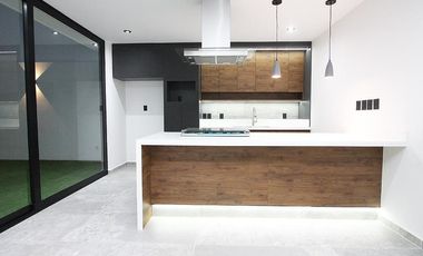 HERMOSA CASA EN PRIVADA PARQUE REAL