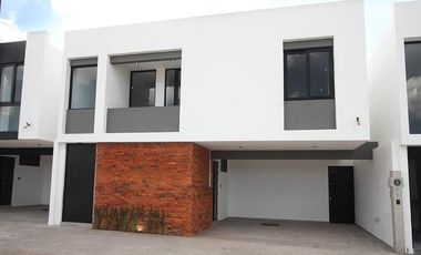 HERMOSA CASA EN PRIVADA PARQUE REAL