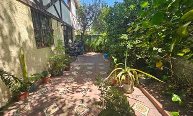 Vitacura- amplia casa sector sport frances y club de polo