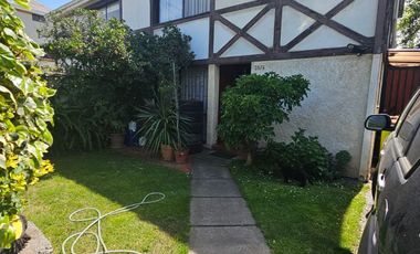 Vitacura- amplia casa sector sport frances y club de polo